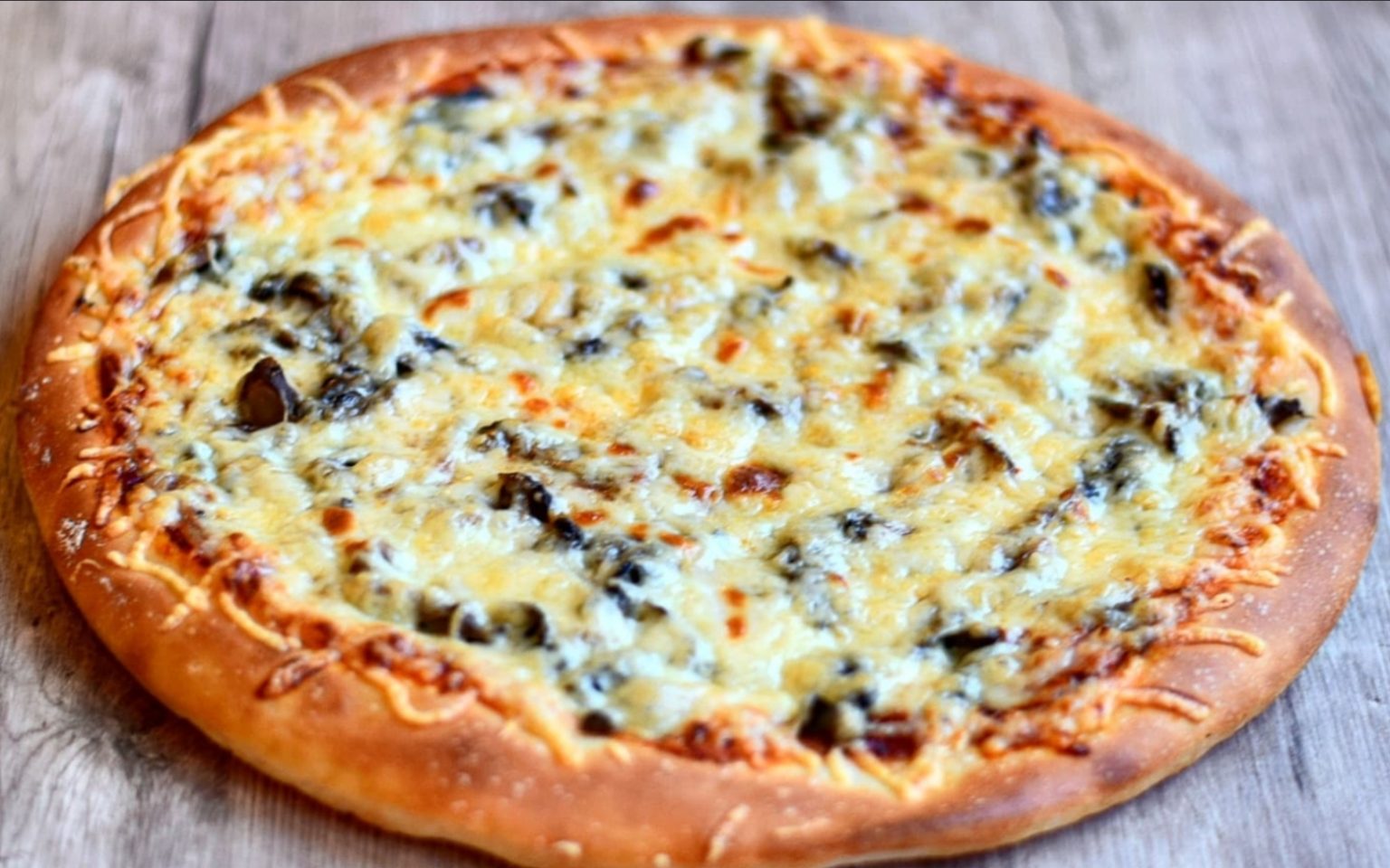 04. Gombás pizza – pizzaflorida.hu